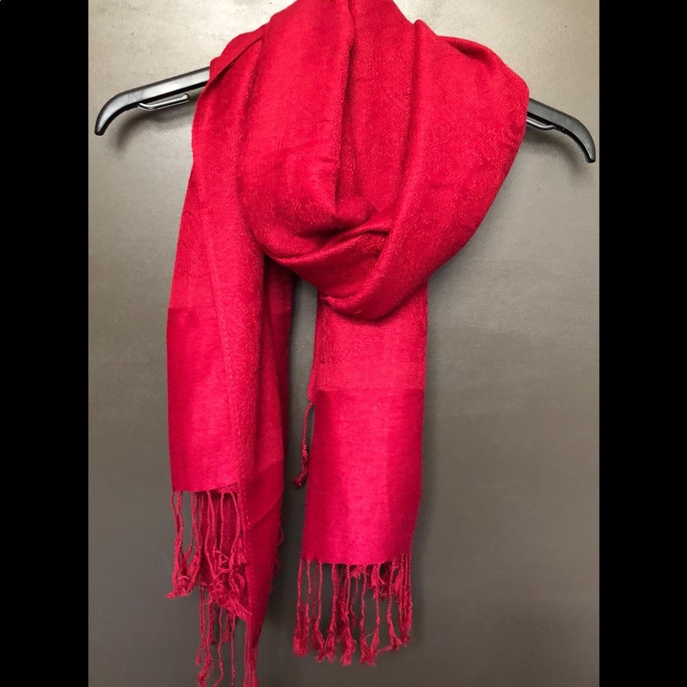 Wide scarf